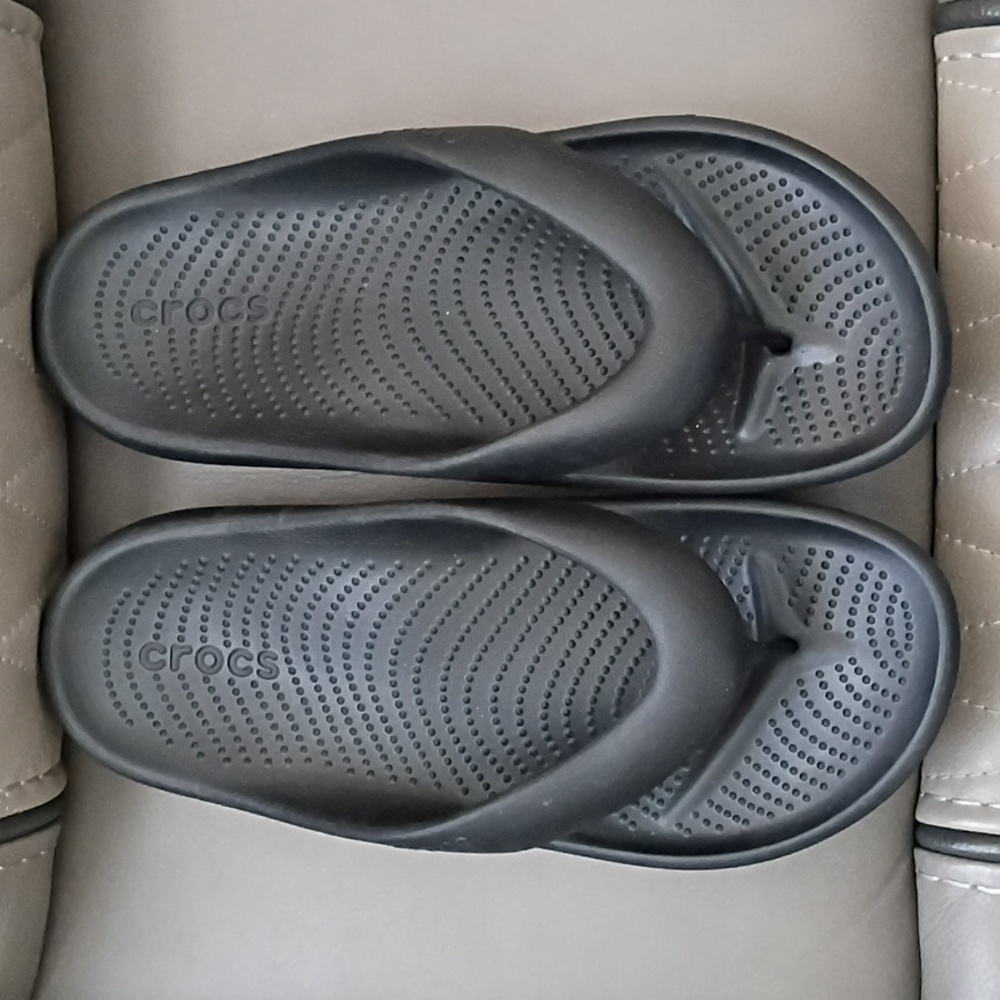 CROCS Men's Mellow Recovery Flip Flops - Picture 3 of 7
